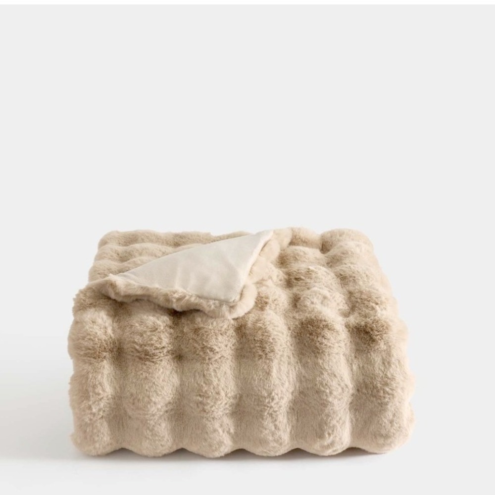 Quince Ruched Faux Fur Throw Blanket Mink 60x80 Cozy Blanket - Picture 2 of 7